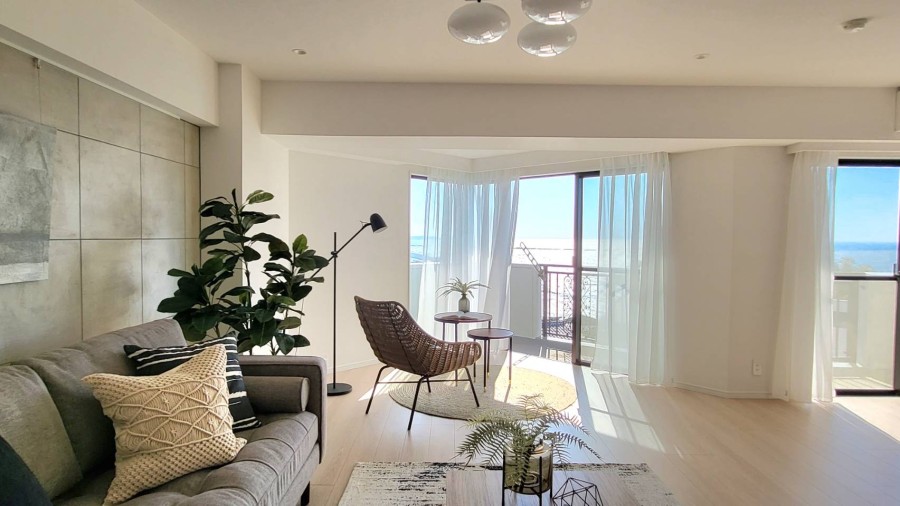 忙しい毎日を、目の前に広がる海からの優しい風で癒してくれる安らぎの空間です。