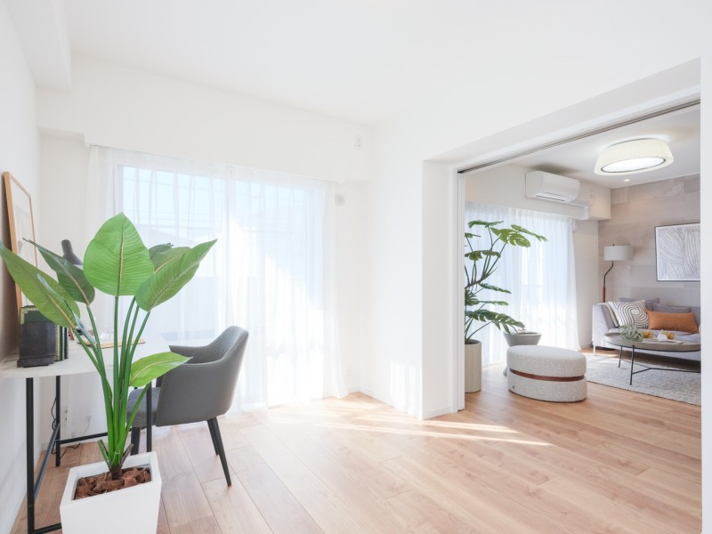 扉の開閉次第で個室として、拡張リビングとして、フレキシブルにお使いいただけます。