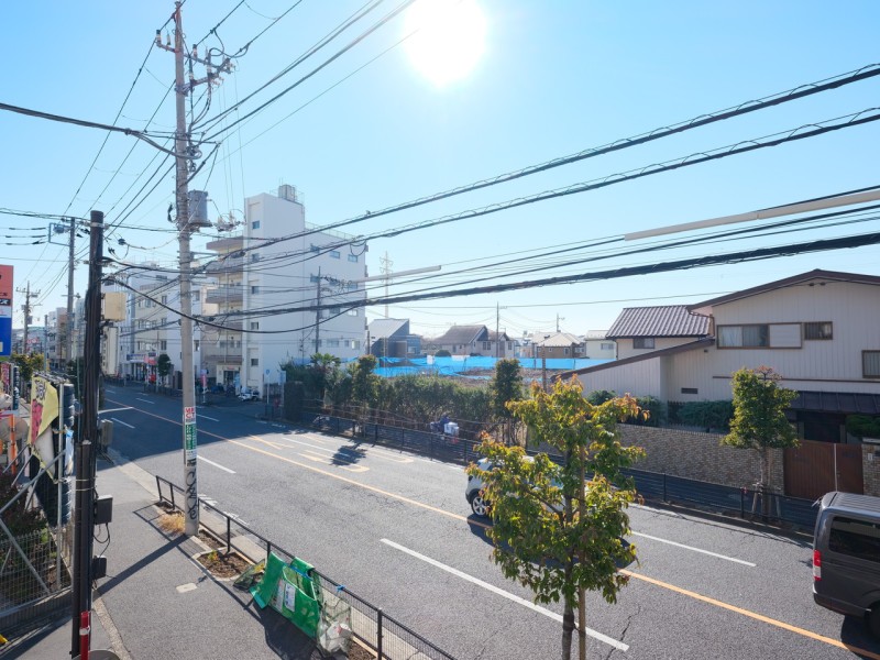 バルコニーからの眺望です。のびやかに広がる空が日常になり、至福の時間に包まれる住まいです。