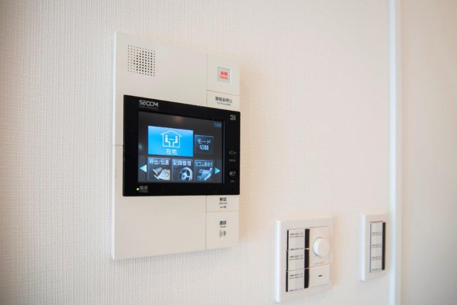 ◆TVモニター付インターホン◆訪ねてきた相手をモニター越しに確認でき、防犯対策に役立ちます。インターホン越しに話をすることが可能です。