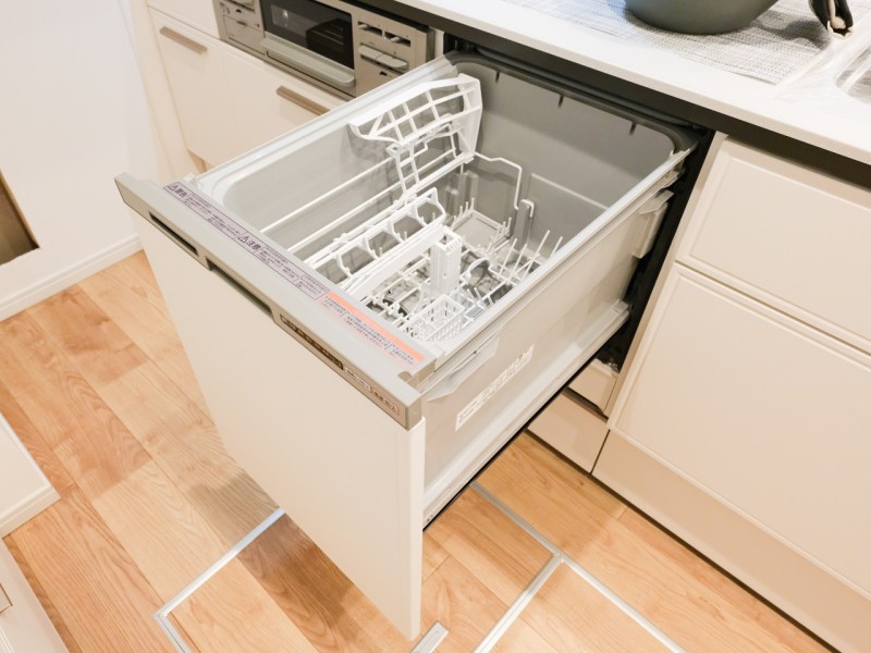 ◆食器洗浄乾燥機◆家事の時間を短縮できる優れもの。さらに節水・節約を同時に行うことができるので、大変人気があり重宝します。