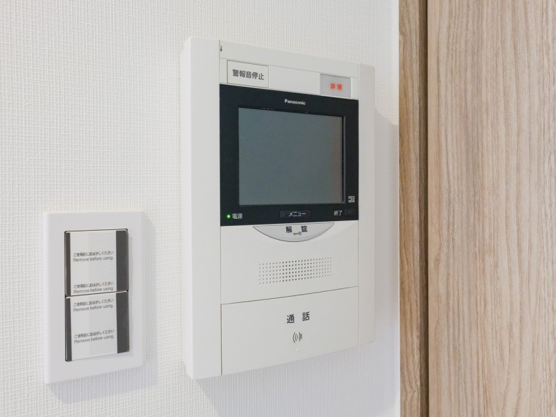 ◆TVモニター付インターホン◆訪ねてきた相手をモニター越しに確認でき、防犯対策に役立ちます。インターホン越しに話をすることが可能です。