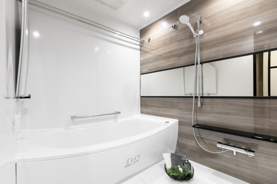 浴室は1620サイズで、ゆったりとした広さがあります。お子様との楽しいバスタイムも、お一人で日ごろの疲れを癒すバスタイムもどちらも楽しめる余裕があります