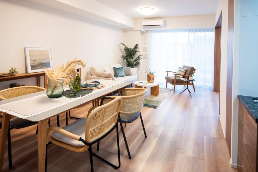 南東向きの専用庭に面したLDKは、陽当り・通風良好で、家族が自然と集う空間です。階下に響く足音なども気になりにくいので、のびのびと過ごせるお部屋です。