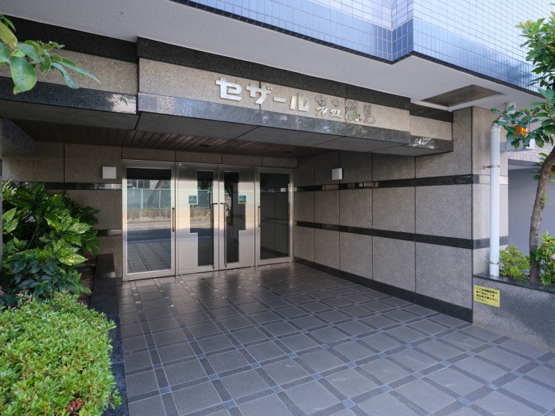 エレベーター完備、定期的なメンテナンスが行われ、管理体制も整っており、共用部分も綺麗に整えられているマンションです。