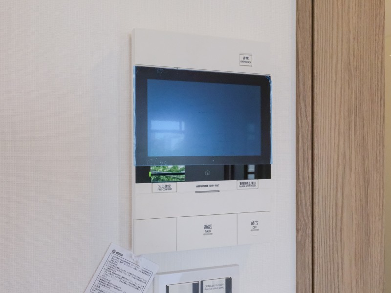 ◆TVモニター付インターホン◆訪ねてきた相手をモニター越しに確認でき、防犯対策に役立ちます。インターホン越しに話をすることが可能です。