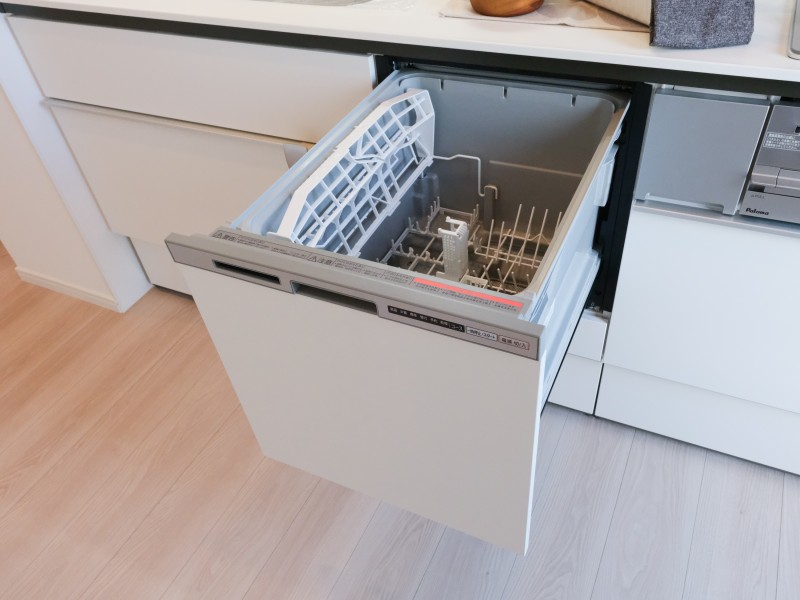 ◆食器洗浄乾燥機◆家事の時間を短縮できる優れもの。さらに節水・節約を同時に行うことができるので、大変人気があり重宝します