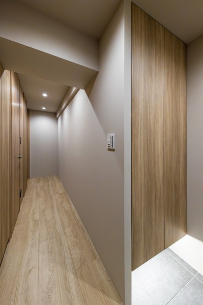 玄関と廊下にふたつのシューズボックスがございます。ご家族みなさんの靴もたっぷり収納でき、玄関もすっきり綺麗に保てます。