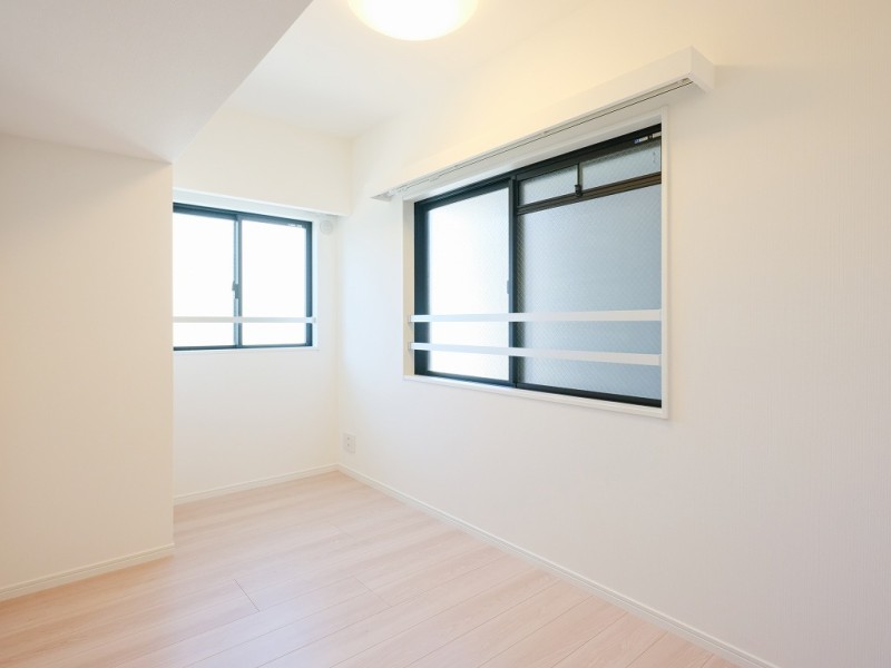 約4.6帖のサービスルームは、リビングから一番遠く、プライベート性が高いお部屋です。