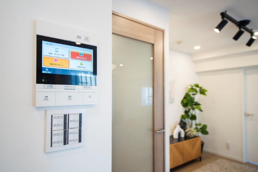 ◆TVモニター付インターホン◆訪ねてきた相手をモニター越しに確認でき、防犯対策に役立ちます。インターホン越しに話をすることが可能です。