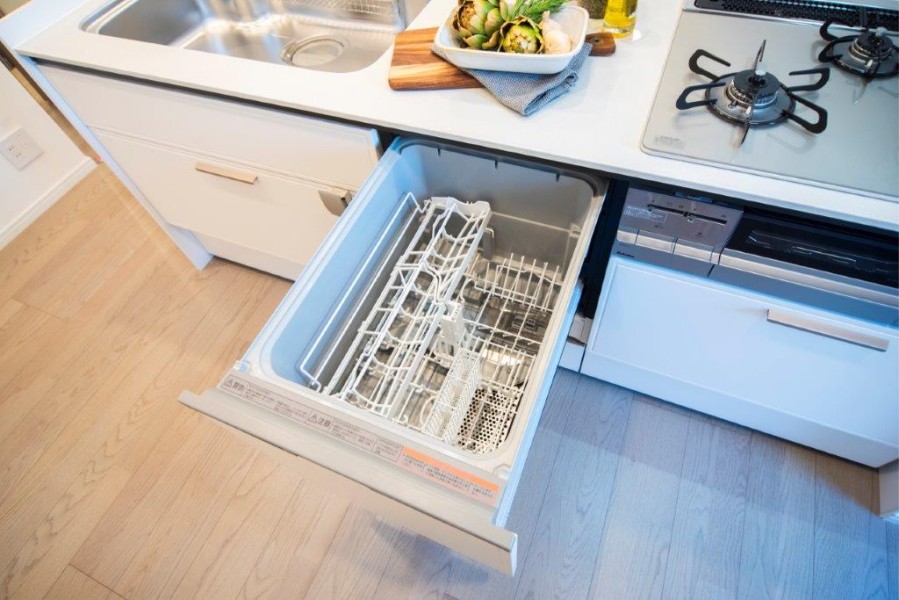 ◆食器洗浄乾燥機◆家事の時間を短縮できる優れもの。さらに節水・節約を同時に行うことができるので、大変人気があり重宝します。