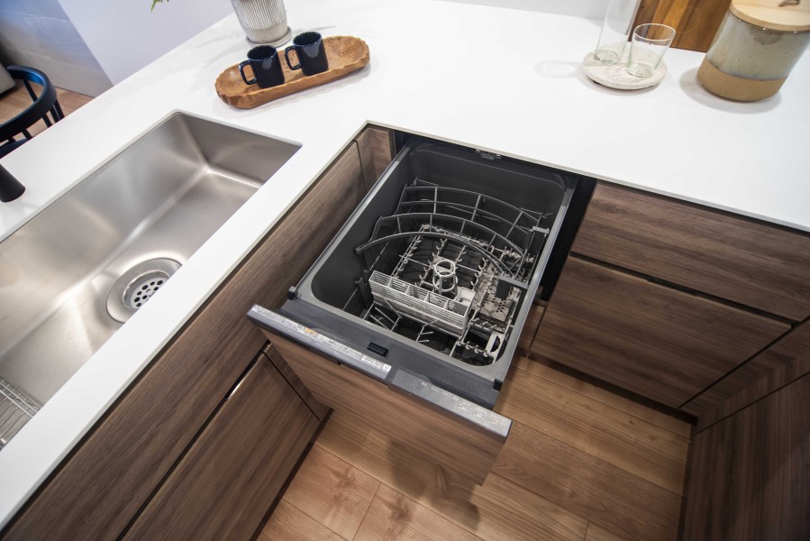 ◆食器洗浄乾燥機◆家事の時間を短縮できる優れもの。さらに節水・節約を同時に行うことができるので、大変人気があり重宝します。