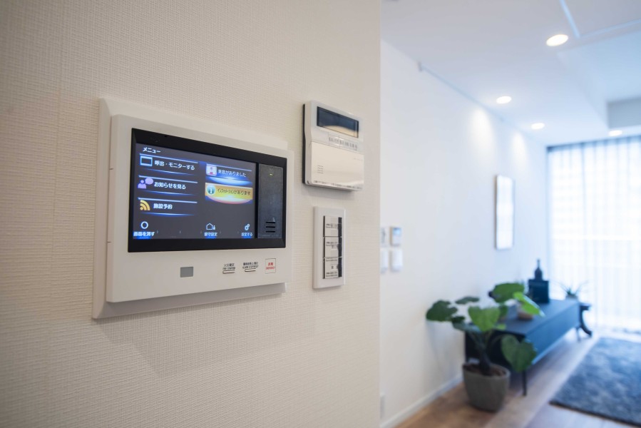 ◆TVモニター付インターホン◆訪ねてきた相手をモニター越しに確認でき、防犯対策に役立ちます。インターホン越しに話をすることが可能です。