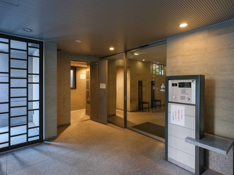 ◆オートロック◆居住者以外の侵入を拒み、不審者や不要なセールスを撃退することができます。安心感を得られるのも大きなポイントです。