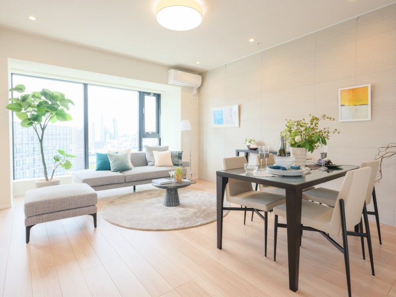 心地よい時間が流れ、明日への活力を養うことができる居心地の良いリビングダイニングキッチンです。都市生活のやすらぎを深める、快適な暮らしが叶う住まいです