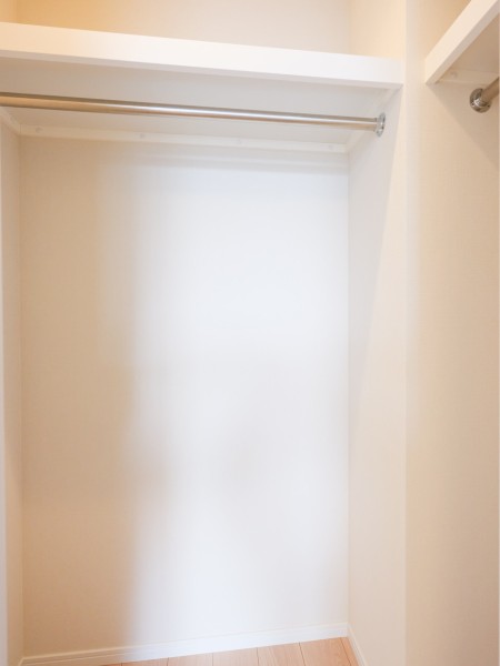 洋室1はウォークインクローゼット付きで居室部分を広々とお使いいただけるので、主寝室にぴったりです