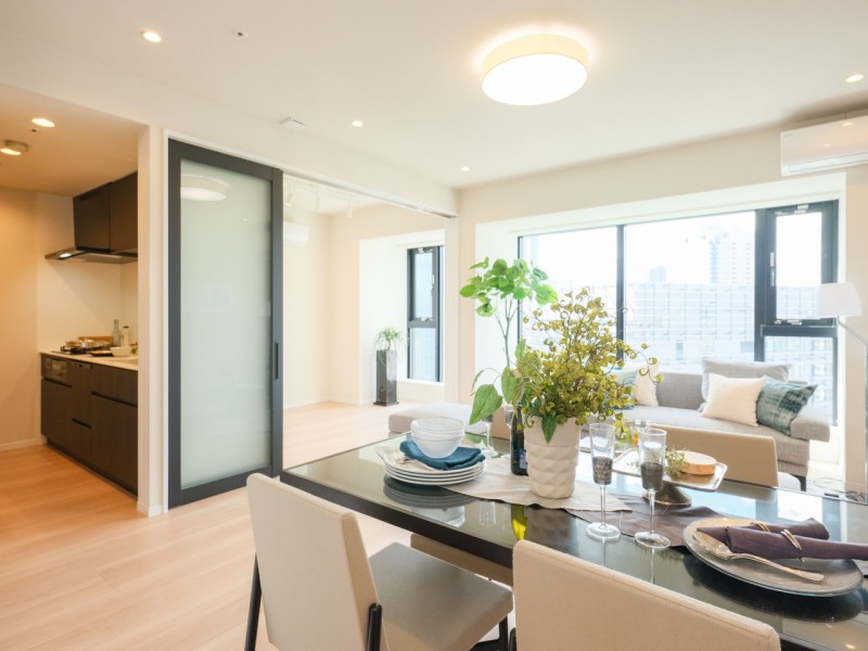 ダイニングスペースもしっかり確保できそうなゆとりある間取りです。明るくのびやかな空間には自然とご家族が集まりそうです。家族団らんのひとときを大切に、より快適にお過ごしいただける空間です