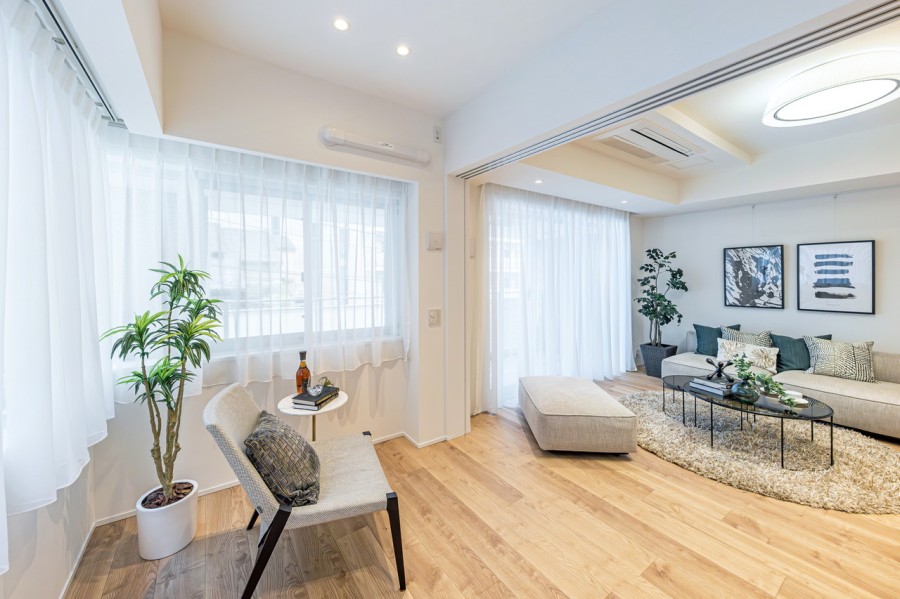 リビングに隣接した洋室3です。引き戸を開放し友人との楽しい時間を過ごしたり、ワークスペースとしてお過ごしいただけます。