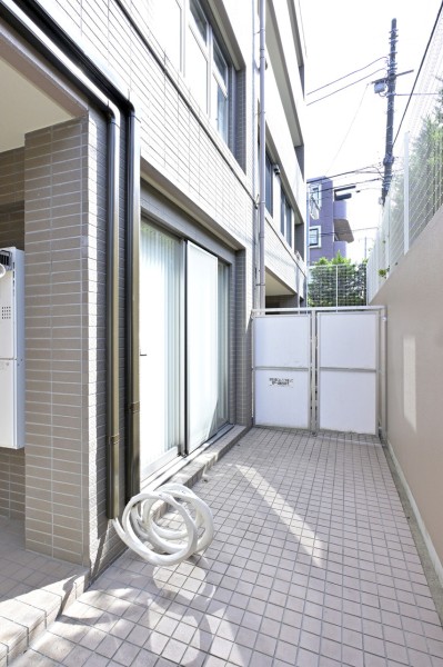 テラスは読書やティータイムを楽しめるリフレッシュ空間です♪ゆったりとした自分時間を過ごせそうな、至福の時間に包まれる住まいとなりそうです。