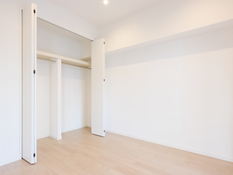 洋室3には間口の広いクローゼットがああるので、お洋服などをたっぷりと収納できます。