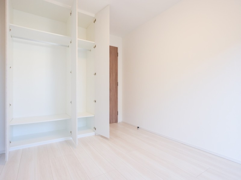 リビングからいちばん離れた洋室１は、プライべート時間を満喫できるお部屋です。ナチュラルな内装はどんなインテリアをも受け止める柔軟性が魅力です。