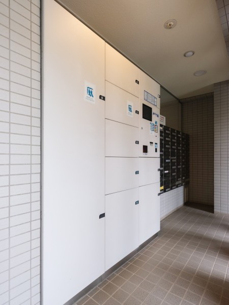 ◆宅配ボックス◆24時間いつでも荷物を受け取ることができるので、配達時間を気にせず過ごすことができます。対面での接触機会を最小限にでき、ウイルス対策の観点からも人気の設備です。