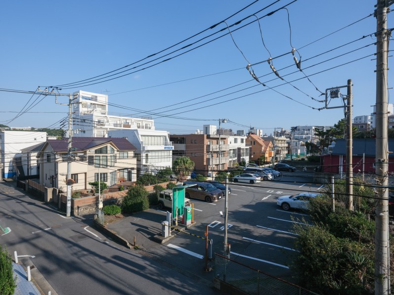 前面に高い建物が無いので、開放的な眺望です。ゆっくりと自分の時間を大切に過ごしたくなるようなリフレッシュ空間です。