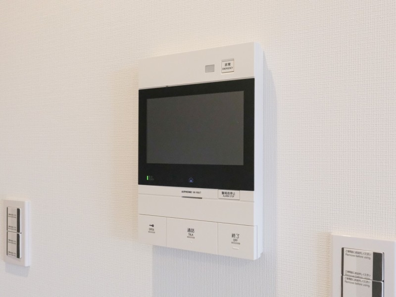 ◆TVモニター付インターホン◆訪ねてきた相手をモニター越しに確認でき、防犯対策に役立ちます。インターホン越しに話をすることが可能です。