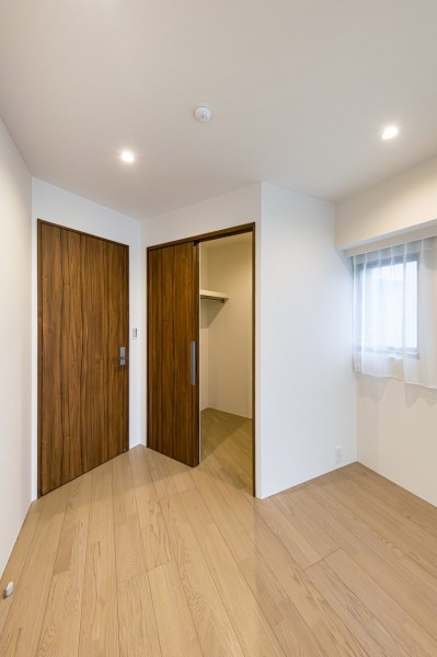 洋室1にはウォークインクローゼットがあるので、荷物をたっぷりしまい居室を広々とお使いいただけます。