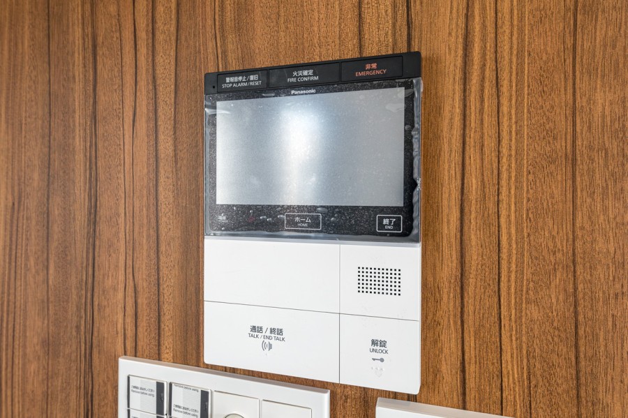 ◆TVモニター付インターホン◆訪ねてきた相手をモニター越しに確認でき、防犯対策に役立ちます。インターホン越しに話をすることが可能です。