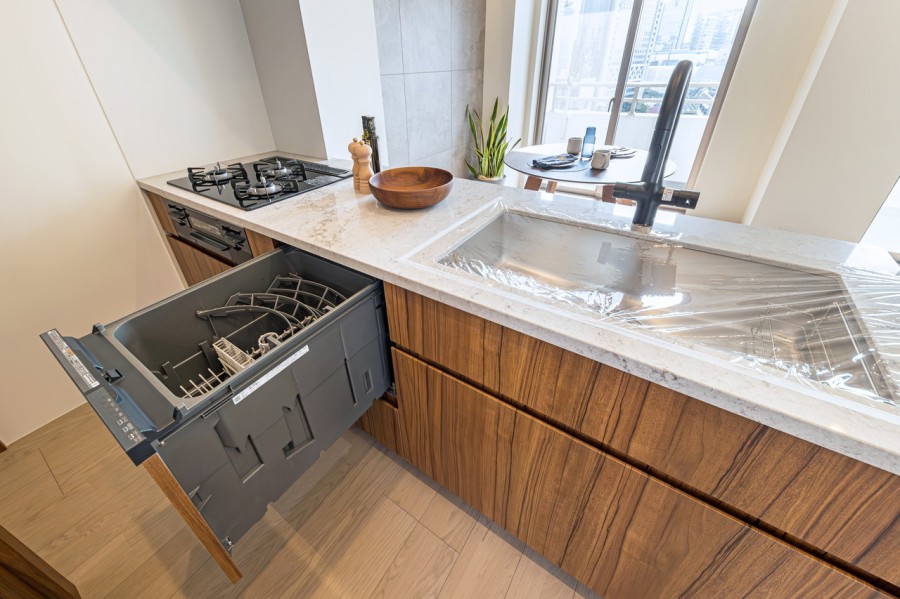 ◆食器洗浄乾燥機◆家事の時間を短縮できる優れもの。さらに節水・節約を同時に行うことができるので、大変人気があり重宝します。