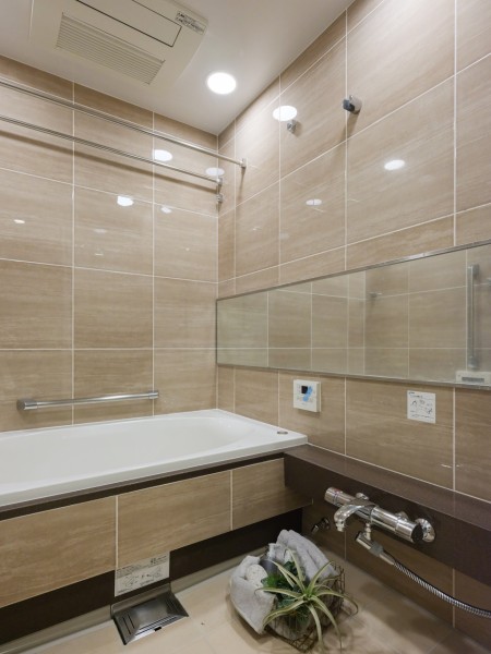 バスルームはゆったりとくつろぎ溢れる空間で、身体も心も癒されます。リラックス効果のあるミストサウナ付きです。