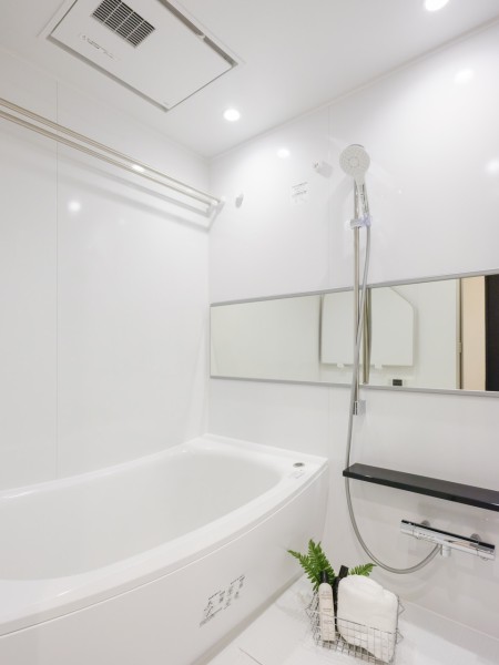 TOTO製追焚機能付きユニットバスを新規設置しました。美しいカーブと全身を包み込むような入浴感が特長の浴槽は、くつろぎの空間が演出してくれます。