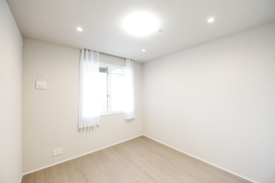 洋室3（約6.3帖）はリビングから離れて自分の時間や課題に集中出来るお部屋です。ウォークインクローゼットも備えつけ、整頓された空間を保つことができます。