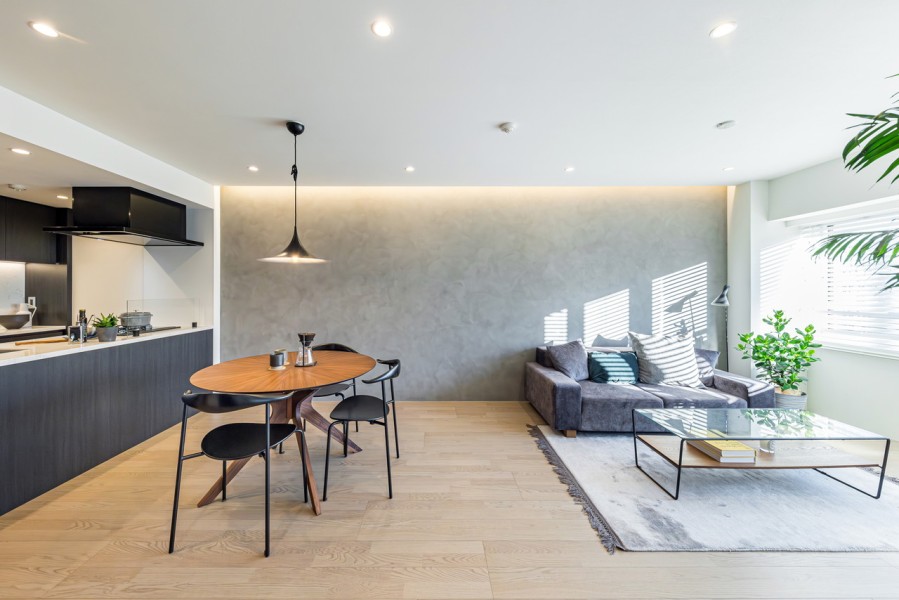 心地よい時間が流れ、明日への活力を養うことができる居心地の良いリビングダイニングキッチンです。めいっぱいの開放感を手中に、穏やかな空気が流れるお部屋です。