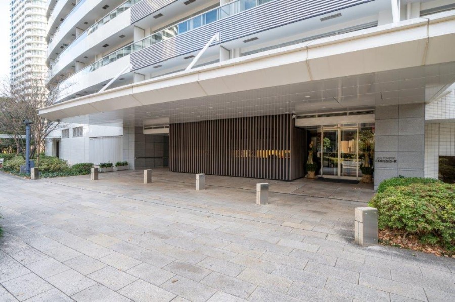 洗練された共用部が安らぎに満ちた住まいへ誘います。日々の通勤や通学はもちろんのこと、ショッピングからレジャーまで自在に楽しめる至便なポジションが、アクティブな日常を叶えてくれます。