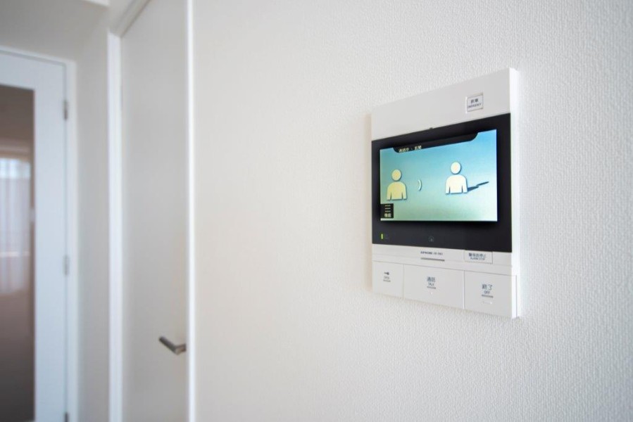 ◆TVモニター付インターホン◆訪ねてきた相手をモニター越しに確認でき、防犯対策に役立ちます。インターホン越しに話をすることが可能です。