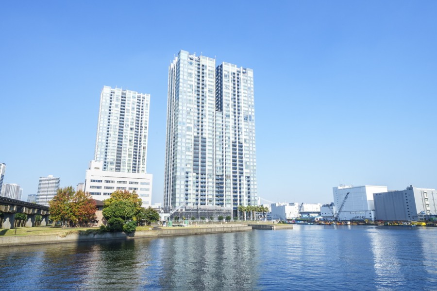 生活を彩る共用施設が充実した大規模タワーマンションです。水と緑に囲まれた、洗練された憩いのある日々が叶います。