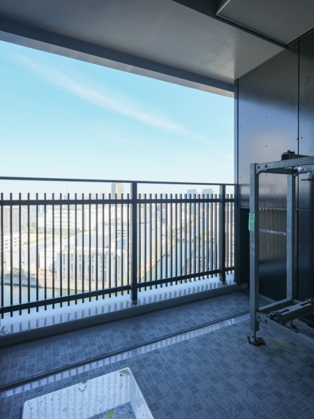 心地よい陽光を取り込み、空間をゆるやかに紡ぐバルコニーです。爽やかな風が感じられるリフレッシュにぴったりな空間です。