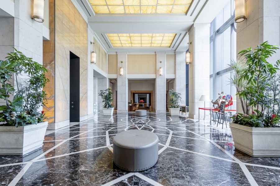 24時間オンラインセキュリティシステムを採用しています。ピアノスタジオやフィットネス、ワインセラーやビリヤードなど、共用設備の中でも娯楽にも手厚い充実度です。