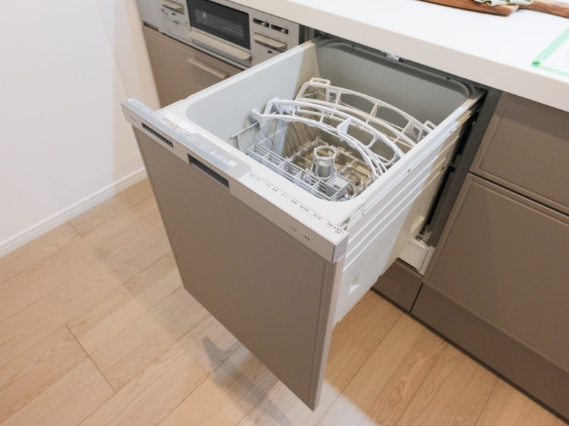 ◆食器洗浄機◆家事の時間を短縮できる優れもの。さらに節水・節約を同時に行うことができるので、大変人気があり重宝します。