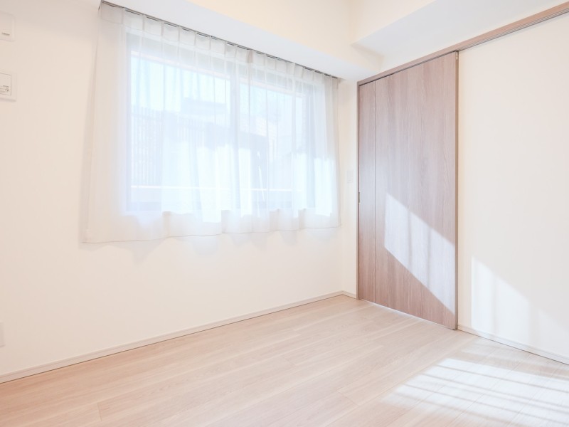 洋室2は、クローゼットがあるので季節物を収納したり、静かに集中して作業や課題に取り組めるワークスペースや子供部屋におすすめです