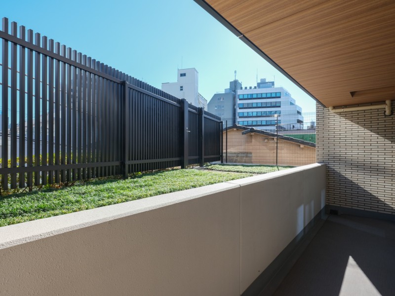 心地よい陽光を取り込み、空間をゆるやかに紡ぐバルコニーです。爽やかな風が感じられるリフレッシュにぴったりな空間です。