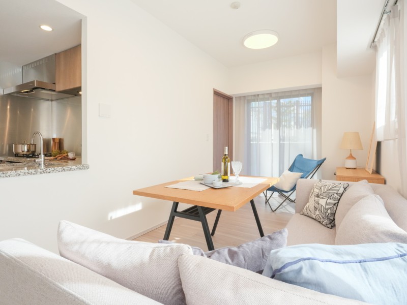 家具の配置がしやすいリビングダイニングです。どんなインテリアを置こうか、考えるだけで胸が高鳴ります♪ソファーセットとダイニングセットを置いてもゆったり使えるLDKです。