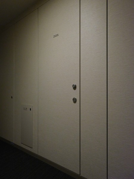 ◆トランクルーム◆施錠ができ、24時間自由に出し入れできてうれしい。普段はあまり使わない荷物を収納すれば、家の中がスッキリ片付くので居室を広く使えます。