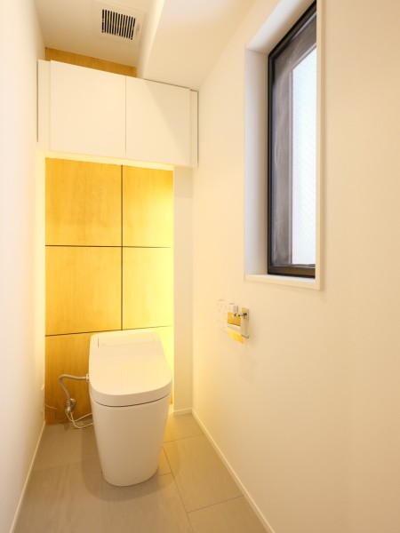 レストルームには清潔機能をはじめとした多彩な機能を搭載したアラウーノを新規設置しています。毎日使う場所だからこそ、デザイン性と使い勝手の良さも兼ね備えた空間です。