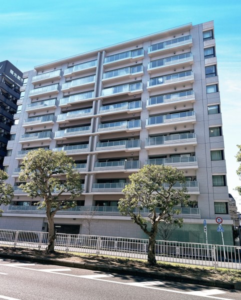 「プラウド横浜桜木町」は野村不動産(株)旧分譲、2019年に竣工されたマンションです。通勤からプライベートまで様々な快適、利便性、楽しみを享受できる住環境です。