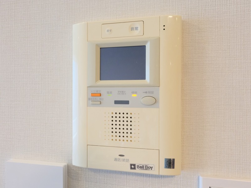 ◆TVモニター付インターホン◆訪ねてきた相手をモニター越しに確認でき、防犯対策に役立ちます。インターホン越しに話をすることが可能です。