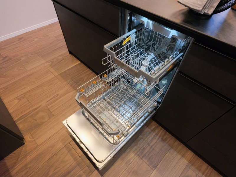 ◆食器洗い機◆家事の時間を短縮できる優れもの。さらに節水・節約を同時に行うことができるので、大変人気があり重宝します。