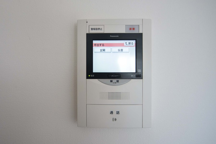 ◆TVモニター付インターホン◆訪ねてきた相手をモニター越しに確認でき、防犯対策に役立ちます。インターホン越しに話をすることが可能です。